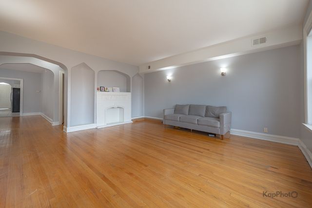 8923 S Blackstone Avenue, Chicago, IL 60617