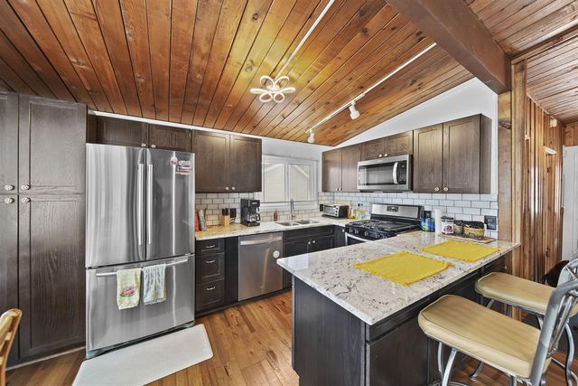 261 Somerset Drive, Brooklyn, MI 49230