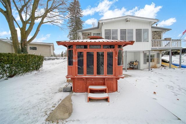 261 Somerset Drive, Brooklyn, MI 49230