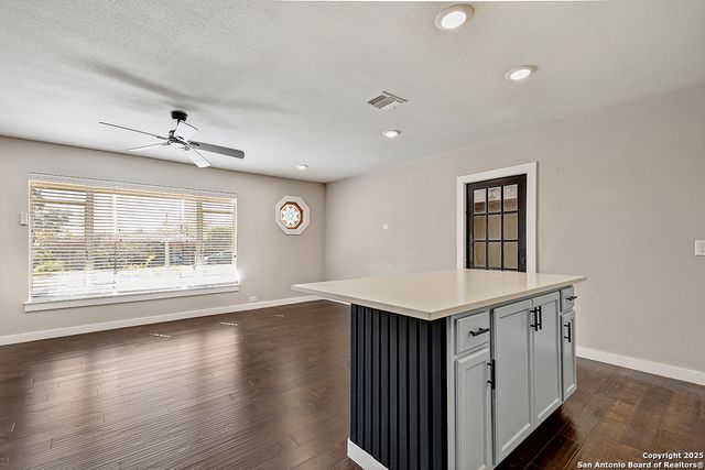 2613 W Summit Ave, San Antonio, TX 78228