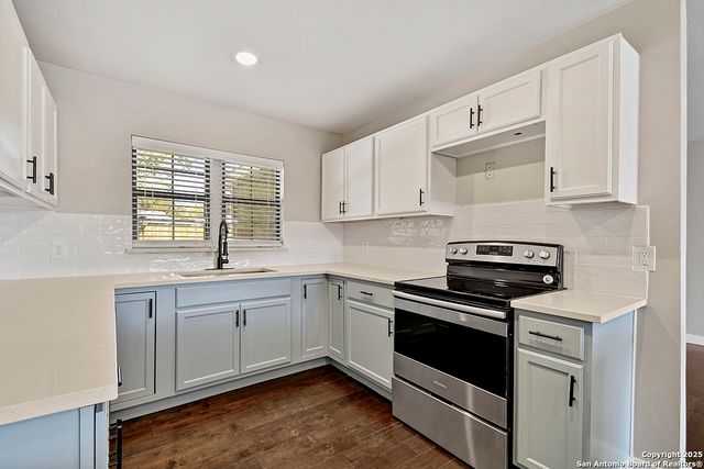 2613 W Summit Ave, San Antonio, TX 78228