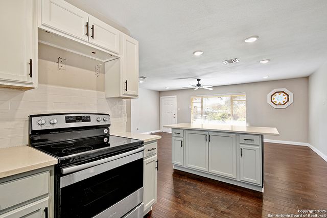 2613 W Summit Ave, San Antonio, TX 78228