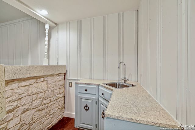 2613 W Summit Ave, San Antonio, TX 78228