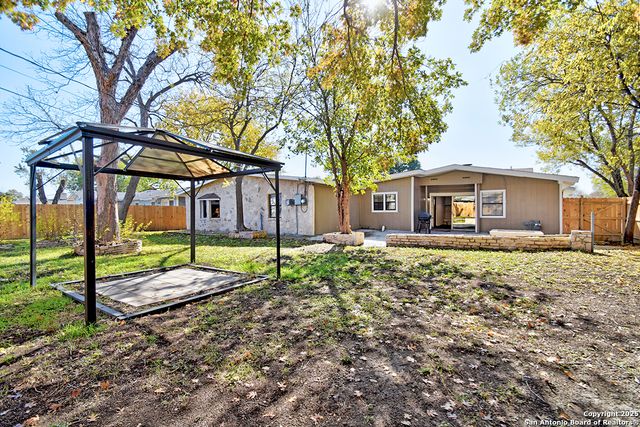 2613 W Summit Ave, San Antonio, TX 78228