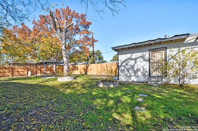 2613 W Summit Ave, San Antonio, TX 78228