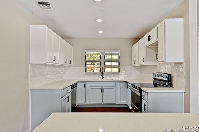 2613 W Summit Ave, San Antonio, TX 78228