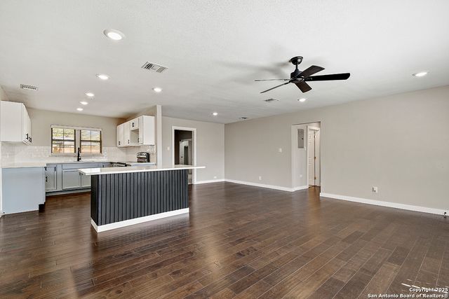 2613 W Summit Ave, San Antonio, TX 78228