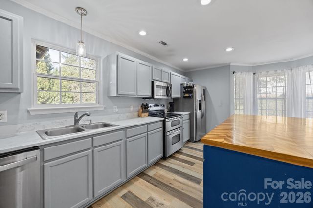 107 Panther Creek Road E, Troutman, NC 28166