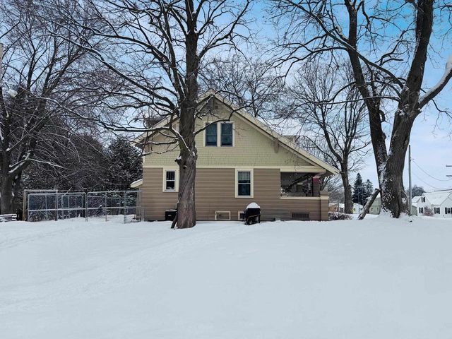 W624 DIVISION STREET, Menominee, MI 49887