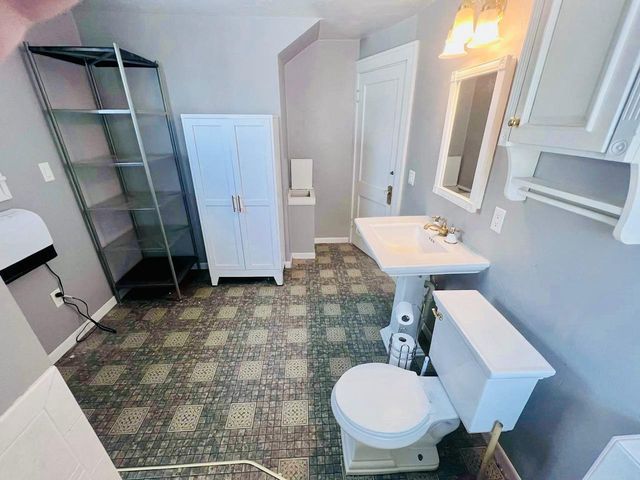 W624 DIVISION STREET, Menominee, MI 49887