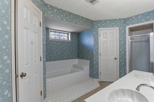 828 SNOW PINE DR, Southaven, MS 38671