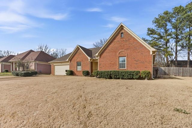 828 SNOW PINE DR, Southaven, MS 38671