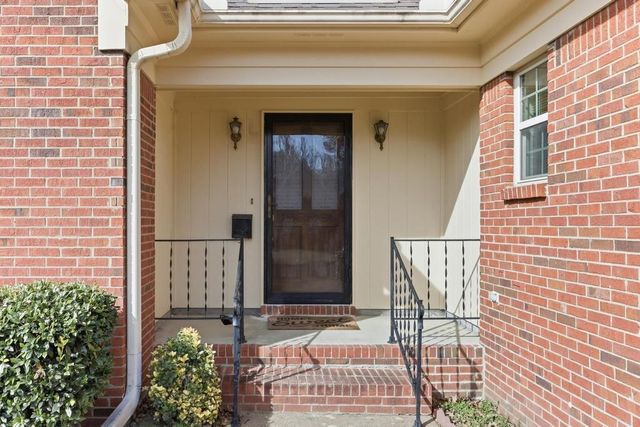 828 SNOW PINE DR, Southaven, MS 38671