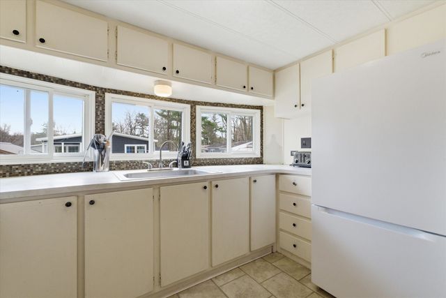 519 Canterbury Drive, Exeter, NH 03833
