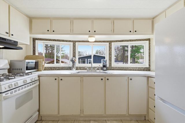 519 Canterbury Drive, Exeter, NH 03833