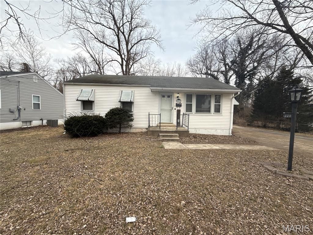 223 Wiegel Drive, Ferguson, MO 63135