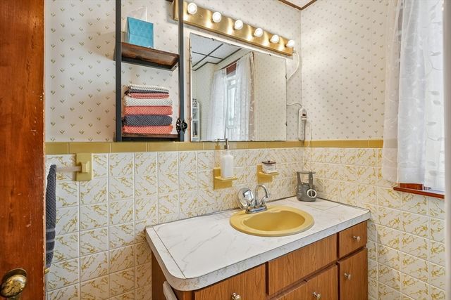 174 Beach St, Quincy, MA 02170