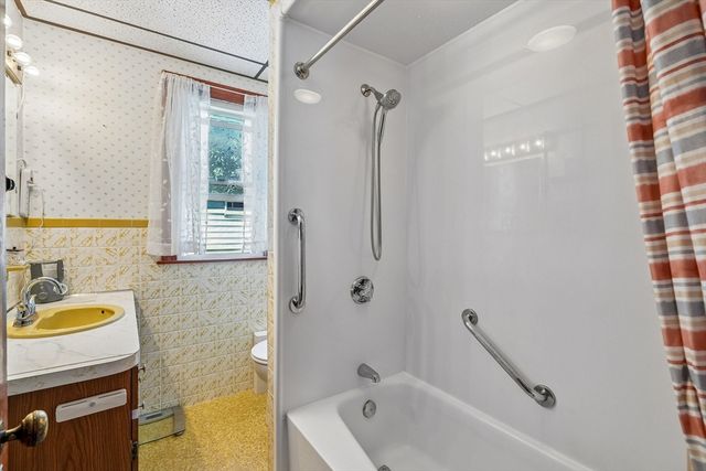 174 Beach St, Quincy, MA 02170