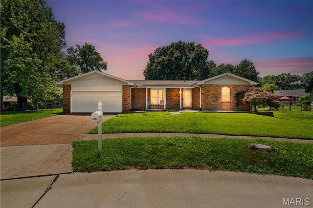 5863 Stonehorse Court, St Louis, MO 63129