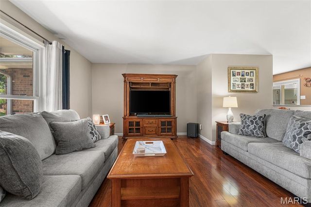 5863 Stonehorse Court, St Louis, MO 63129