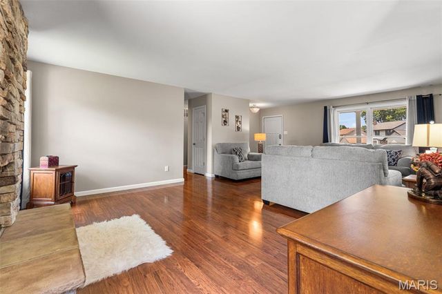 5863 Stonehorse Court, St Louis, MO 63129
