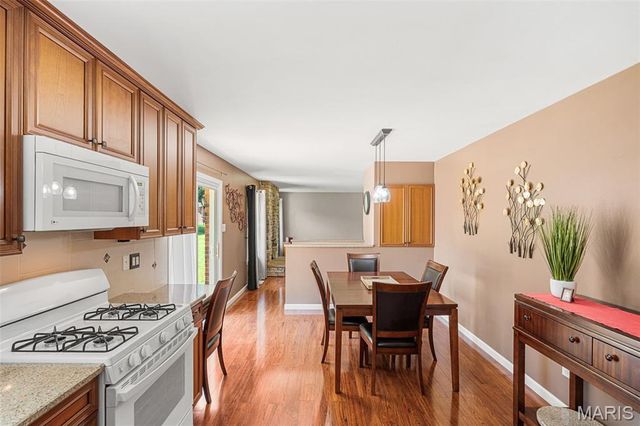 5863 Stonehorse Court, St Louis, MO 63129