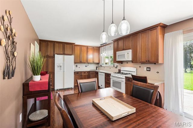 5863 Stonehorse Court, St Louis, MO 63129