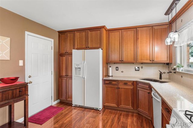 5863 Stonehorse Court, St Louis, MO 63129