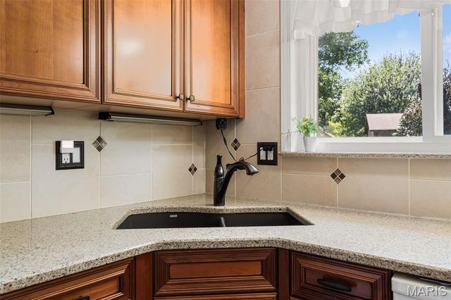 5863 Stonehorse Court, St Louis, MO 63129