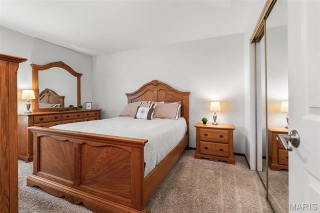 5863 Stonehorse Court, St Louis, MO 63129