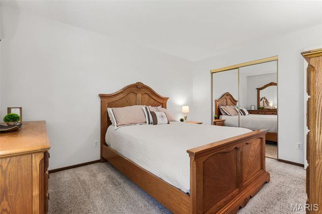 5863 Stonehorse Court, St Louis, MO 63129