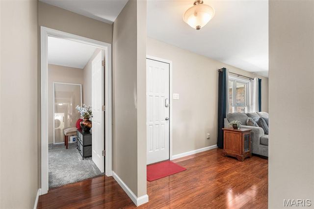 5863 Stonehorse Court, St Louis, MO 63129