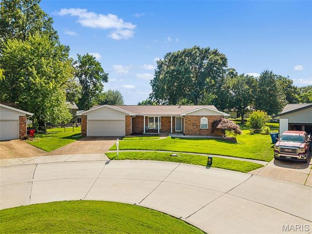 5863 Stonehorse Court, St Louis, MO 63129