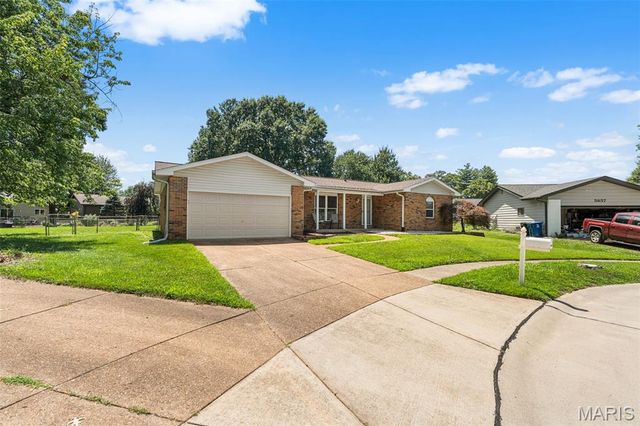 5863 Stonehorse Court, St Louis, MO 63129