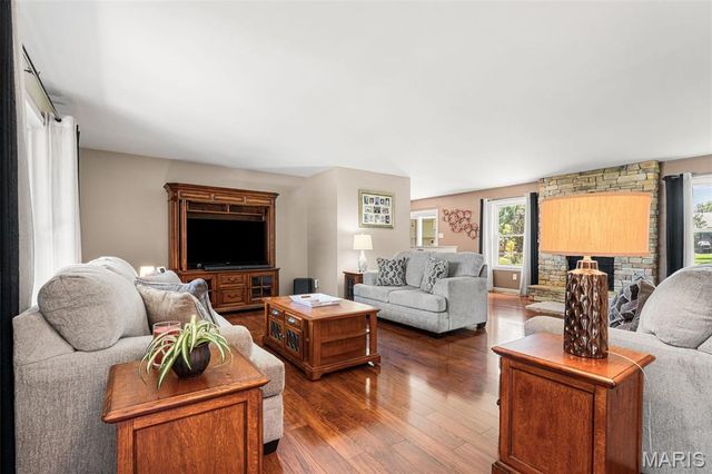 5863 Stonehorse Court, St Louis, MO 63129
