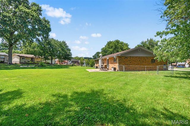 5863 Stonehorse Court, St Louis, MO 63129