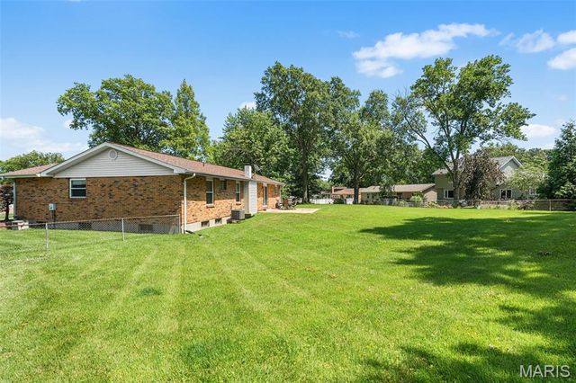 5863 Stonehorse Court, St Louis, MO 63129