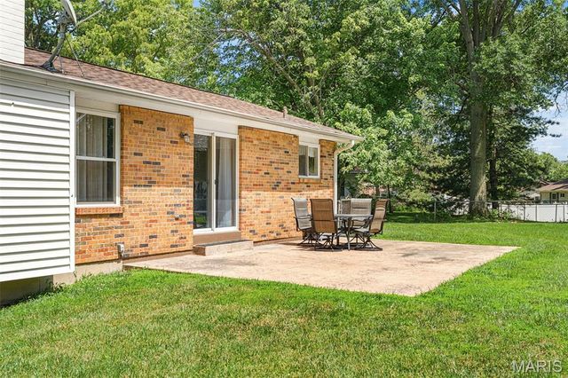 5863 Stonehorse Court, St Louis, MO 63129