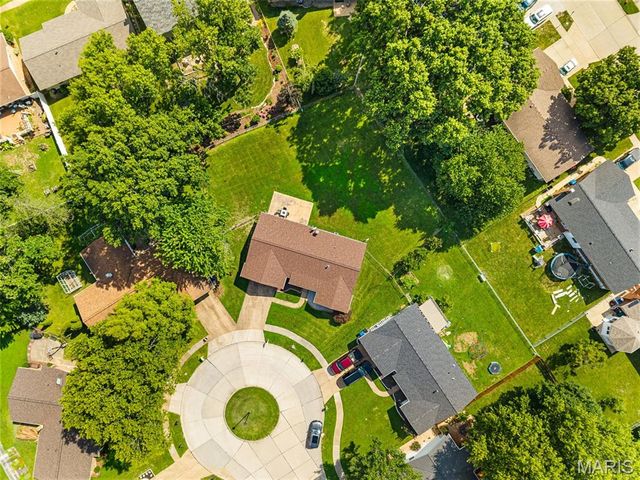 5863 Stonehorse Court, St Louis, MO 63129