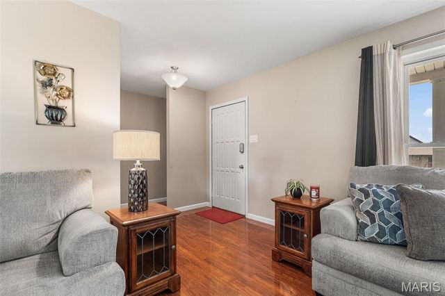 5863 Stonehorse Court, St Louis, MO 63129