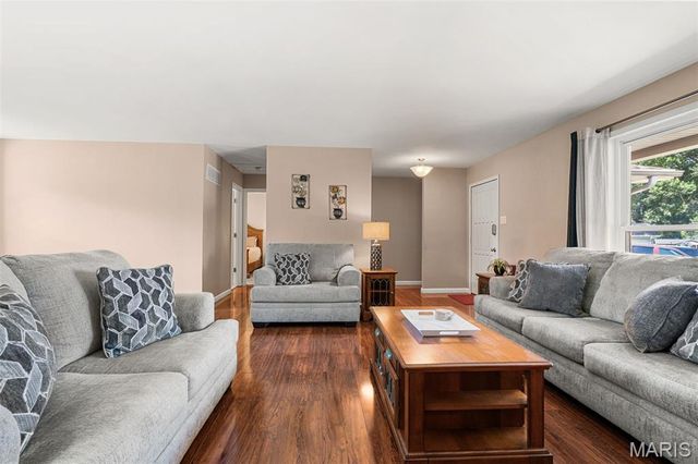 5863 Stonehorse Court, St Louis, MO 63129