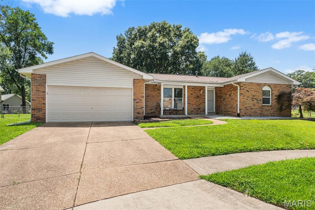 5863 Stonehorse Court, St Louis, MO 63129