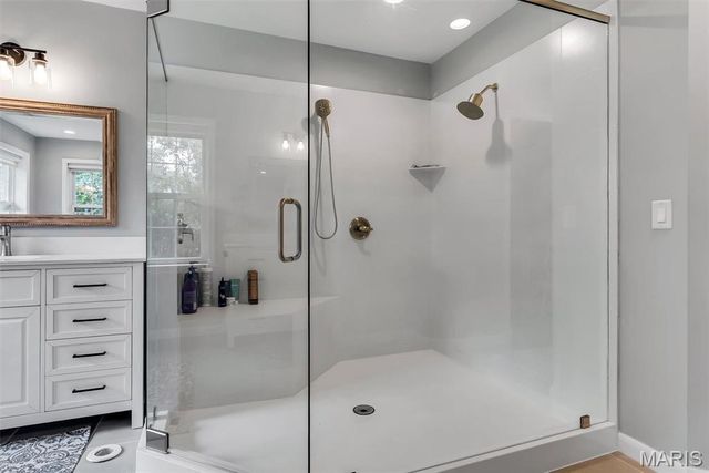 14 Long Meadows Lane, Town And Country, MO 63131