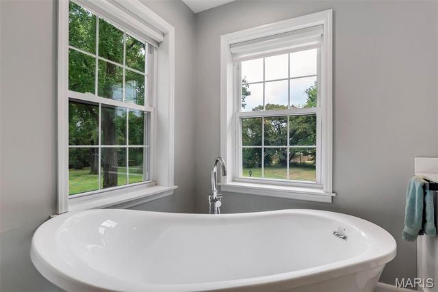 14 Long Meadows Lane, Town And Country, MO 63131