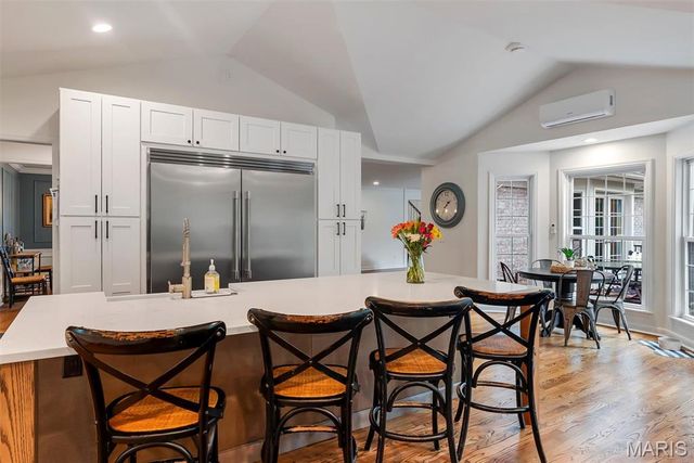 14 Long Meadows Lane, Town And Country, MO 63131