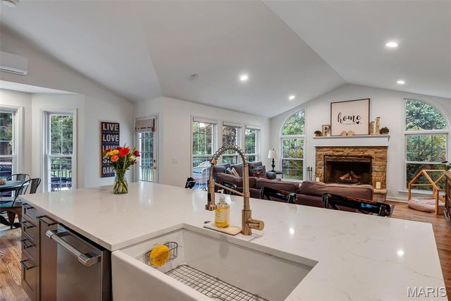 14 Long Meadows Lane, Town And Country, MO 63131