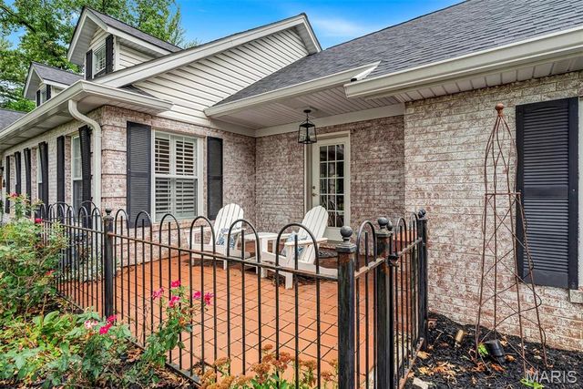 14 Long Meadows Lane, Town And Country, MO 63131