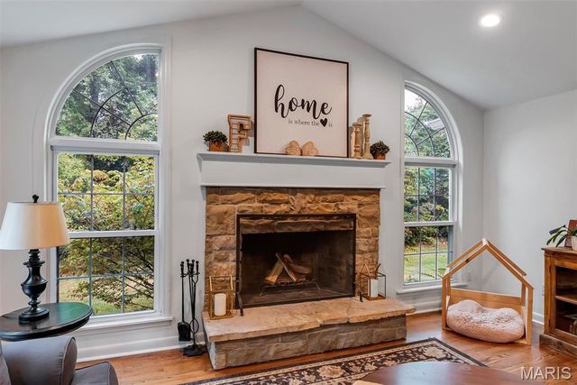 14 Long Meadows Lane, Town And Country, MO 63131