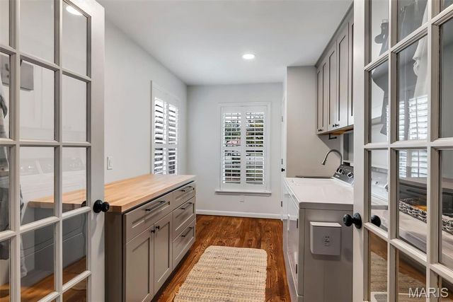 14 Long Meadows Lane, Town And Country, MO 63131
