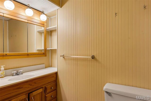 14 Long Meadows Lane, Town And Country, MO 63131